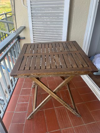 Mesa y 2 Sillas Plegables de Madera. Mesa 70x70cm