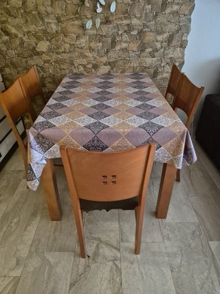 Mesa de comedor con 4 sillas