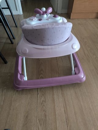 Andador bebé rosa con juguetes