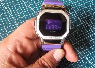 G-Shock DW5750E Customizado Morado/Plata solo vent