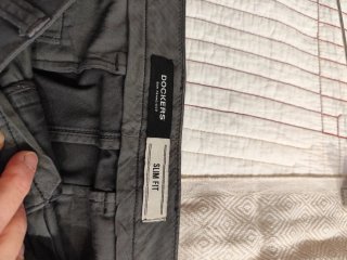Pantalón chino gris hombre