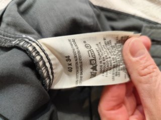 Pantalón chino gris hombre