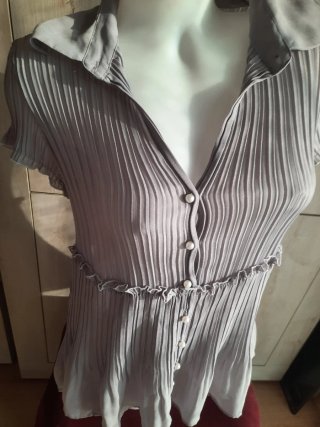 Camicia grigia plissettata