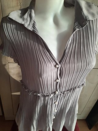 Camicia grigia plissettata