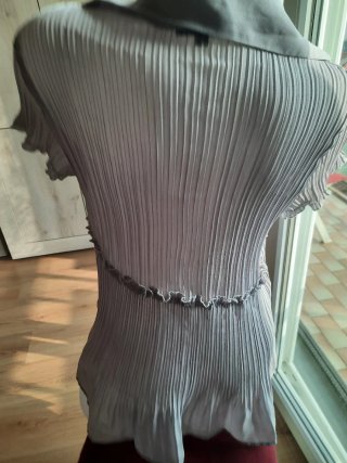 Camicia grigia plissettata