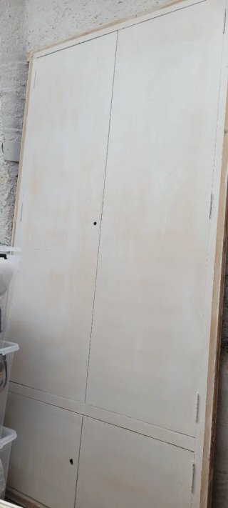 Gratis Puerta de armario blanca