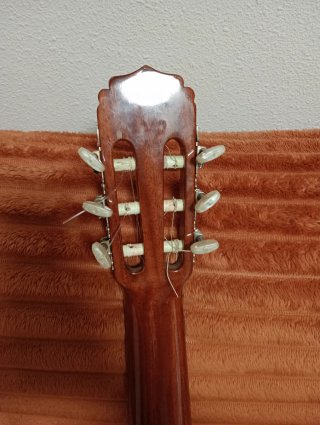 Guitarra arias Clásica cutaway