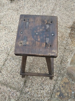 Taburete alto de madera rústico
