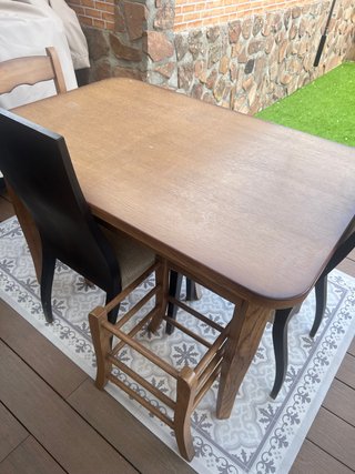 Mesa de comedor de madera