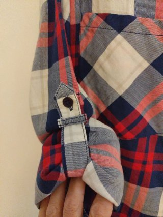 Camisa de cuadros beige y roja