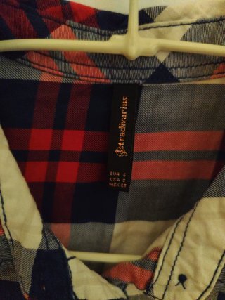 Camisa de cuadros beige y roja