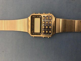 Reloj Calculadora Digital Vintage Dorado