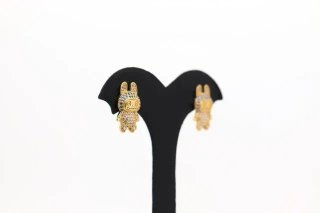 PENDIENTES MUÑECO LABUBU CON CIRCONITAS AZUL.