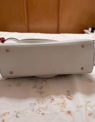 Bolso Guess Noelle Blanco y Dorado