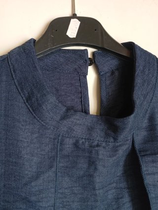 Blusa azul sin mangas