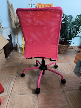 Silla de escritorio rosa y negra