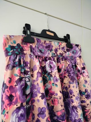 Falda H&M flores talla L