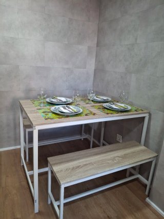 AFFARE!! Tavolo e panche in MDF e metallo