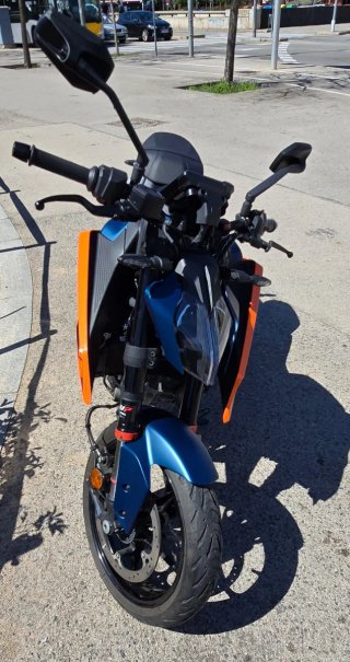 KTM Duke 125 Naranja/Azul 2025