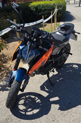 KTM Duke 125 Naranja/Azul 2025