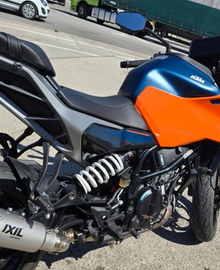 KTM Duke 125 Naranja/Azul 2025