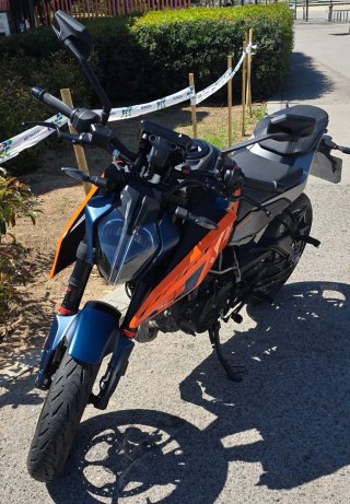 KTM Duke 125 Naranja/Azul 2025
