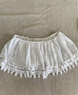 Top blanco con encaje