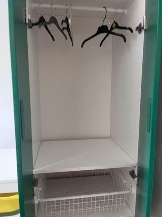 Ropero infantil verde y blanco