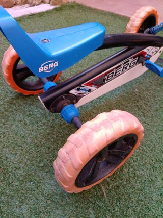 Bicicleta de pedales BERG para niños