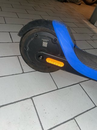 Patinete eléctrico infantil azul