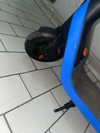 Patinete eléctrico infantil azul
