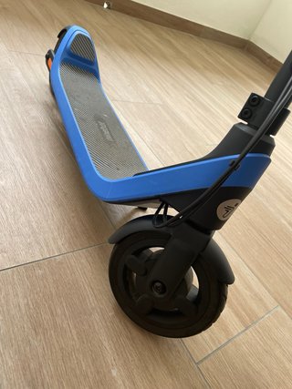 Patinete eléctrico infantil azul