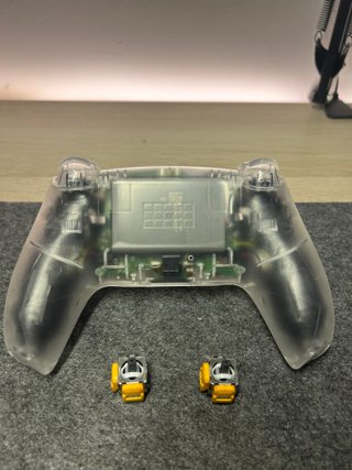 Mando PS5 Crystal con joysticks magnéticos
