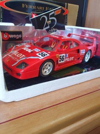 Ferrari F40 Pilot Bburago scala da 1/18