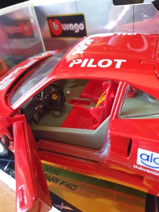 Ferrari F40 Pilot Bburago scala da 1/18