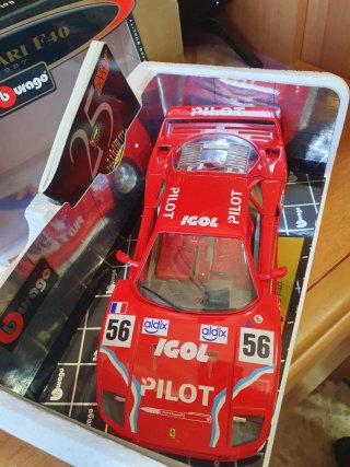 Ferrari F40 Pilot Bburago scala da 1/18