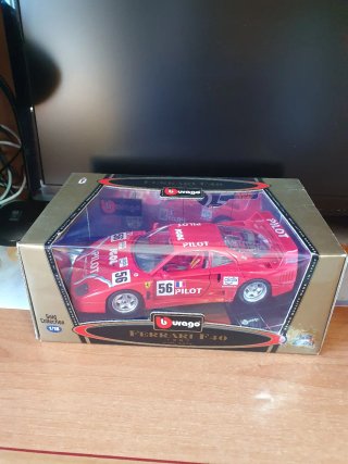Ferrari F40 Pilot Bburago scala da 1/18