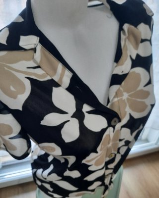 Camicetta floreale beige e nera M abbondante