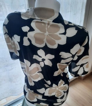 Camicetta floreale beige e nera M abbondante
