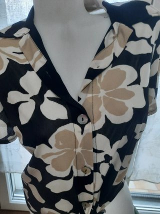 Camicetta floreale beige e nera M abbondante