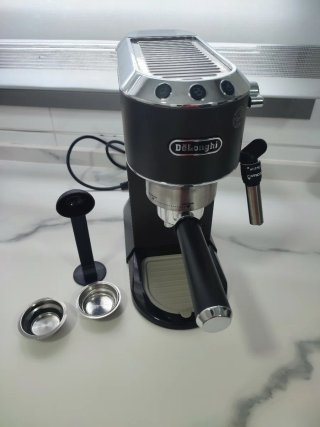 Cafetera Delonghi Dedica-Nueva-5 meses uso.