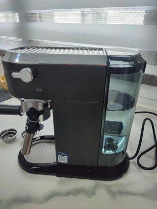 Cafetera Delonghi Dedica-Nueva-5 meses uso.