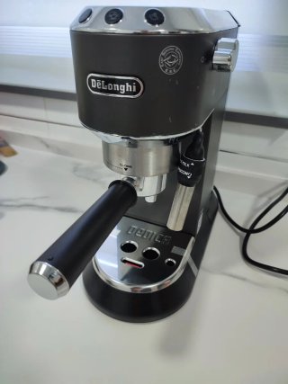 Cafetera Delonghi Dedica-Nueva-5 meses uso.