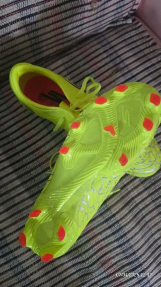 Botas de fútbol Skechers amarillas