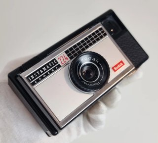 KODAK Instamatic 224 + funda original + flashcubes