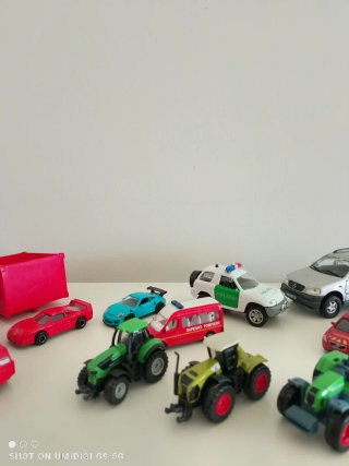 Lote de coches, camión, tractores de juguete