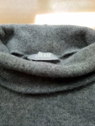 Jersey cuello alto gris mujer