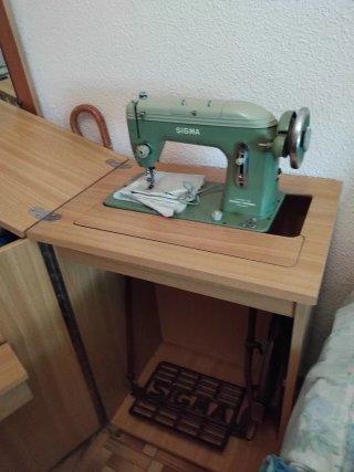 Máquina de coser Sigma antigua