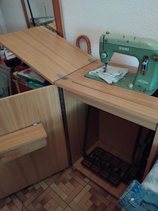 Máquina de coser Sigma antigua