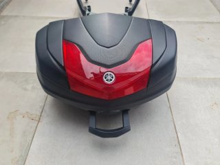 Baúl y soporte Yamaha original